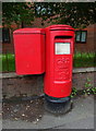 Elizabeth II postbox on Sealand Road, Chester