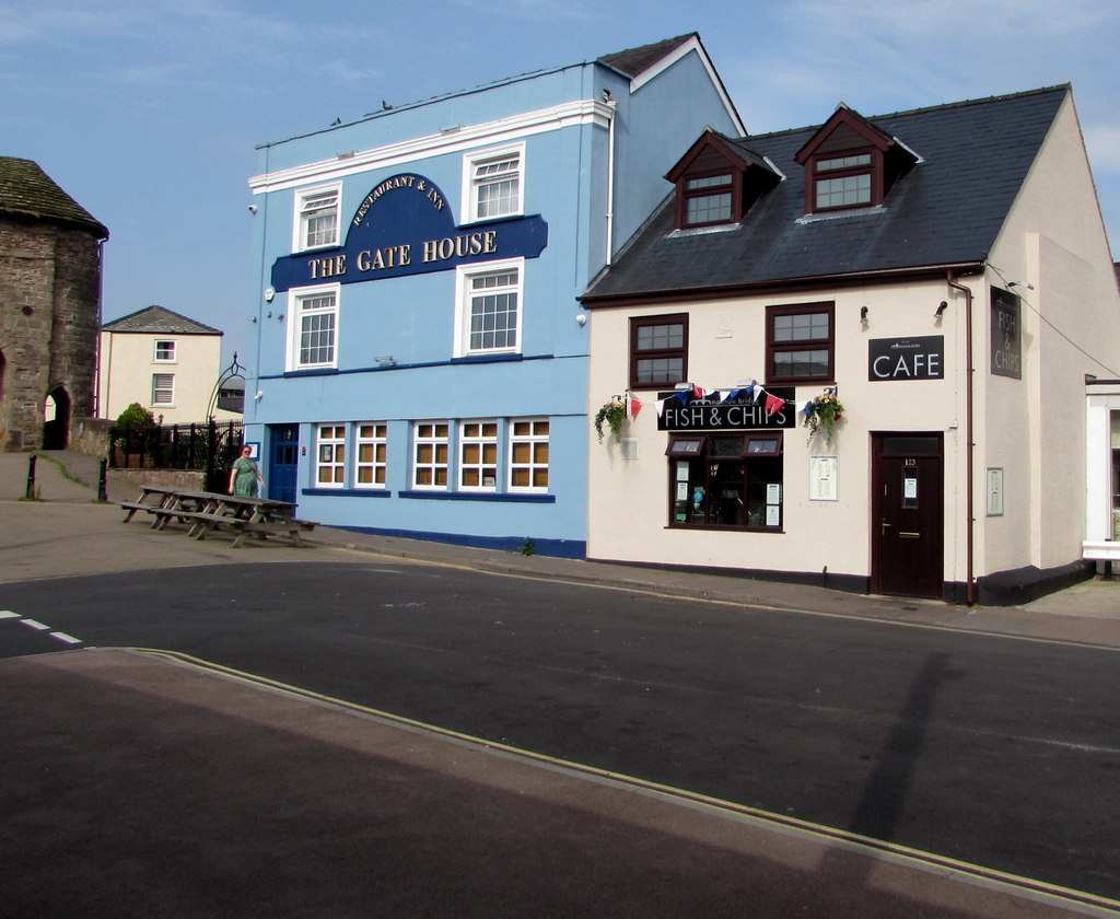 Monnow Bridge Fish & Chips, Monmouth © Jaggery cc-by-sa/2.0 :: Geograph