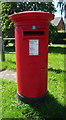 Elizabeth II postbox on Tamworth Road, Ashby-de-la-Zouch