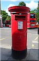 Elizabeth II postbox, Stoke Newington Railway Station