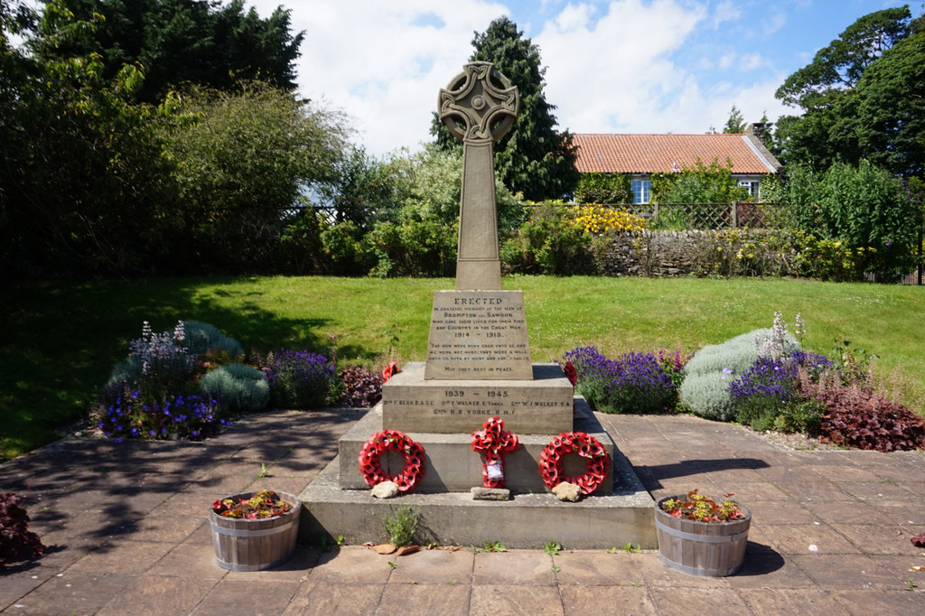 War Memorial High Street,... © Ian S cc-by-sa/2.0 :: Geograph Britain ...