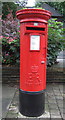 Elizabeth II postbox on Baker Street, Enfield