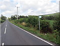 Llwybr yn gadael y B4317 / Path exiting the B4317