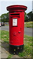 Elizabeth II postbox on Honeypot Lane, Stanmore