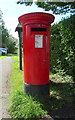 Elizabeth II postbox on Shuckburgh Road, Priors Marston