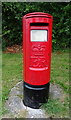 Elizabeth II postbox on Tregoze Way Swindon