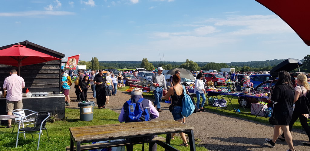 car-boot-sale-at-bordon-country-market-paul-collins-cc-by-sa-2-0