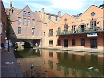 SP0686 : The Worcester & Birmingham Canal passing under Broad Street by Marathon