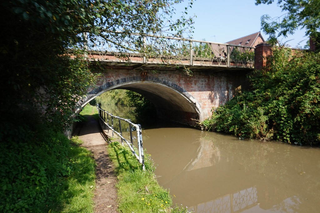 Bridge 14 Main Road Oxford Canal Ian S Cc By Sa 2 0 Geograph   6250810 29a94b88 1024x1024 