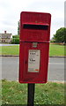 Elizabeth II postbox on Church Street, West Hanney