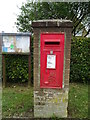 Elizabeth II postbox on Swalcliffe Road, Tadmarton