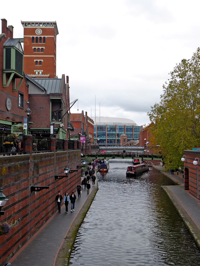 Birmingham Canal Navigations in the city... © Roger Kidd cc-by-sa/2.0