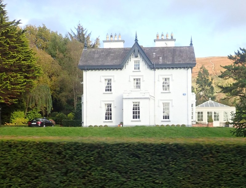 Villa at Ravensdale © Eric Jones cc-by-sa/2.0 :: Geograph Ireland