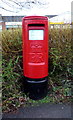 TA1028 : Elizabeth II postbox on Plimsoll Way, Hull by JThomas