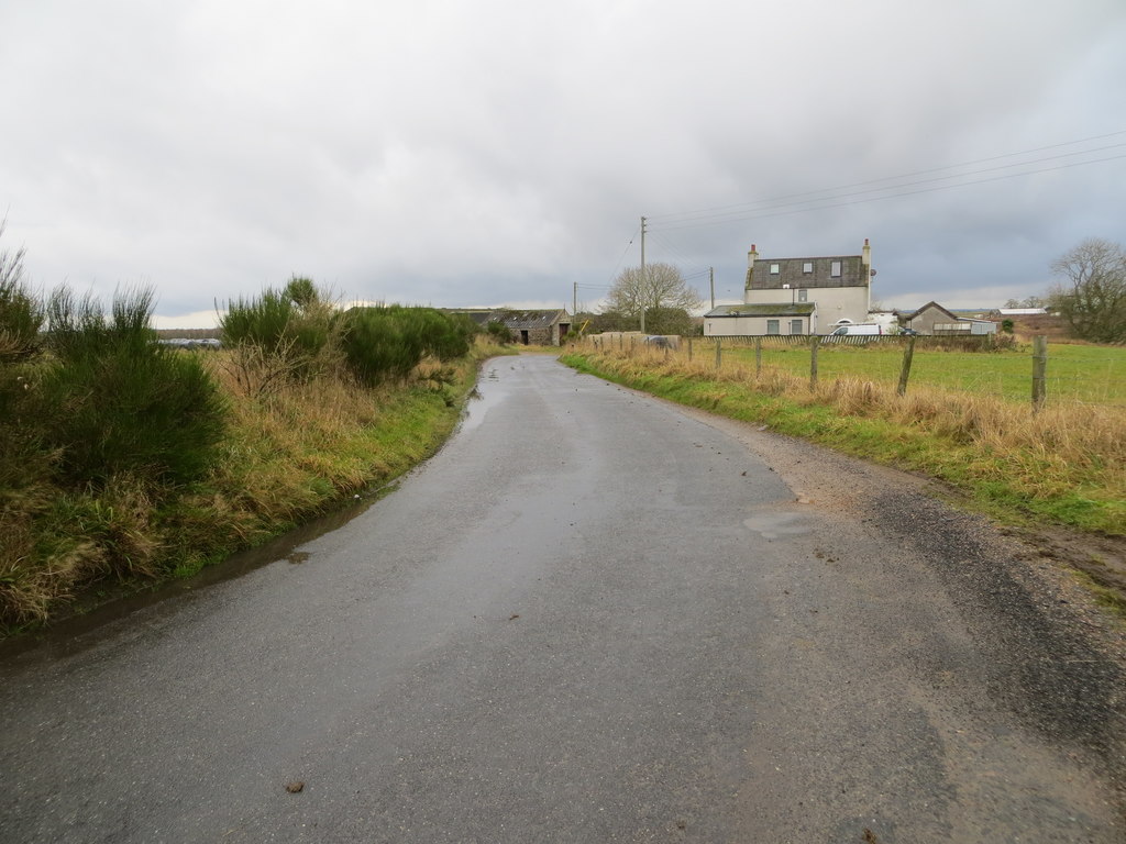 Minor road approaching Lintmill © Peter Wood cc-by-sa/2.0 :: Geograph ...