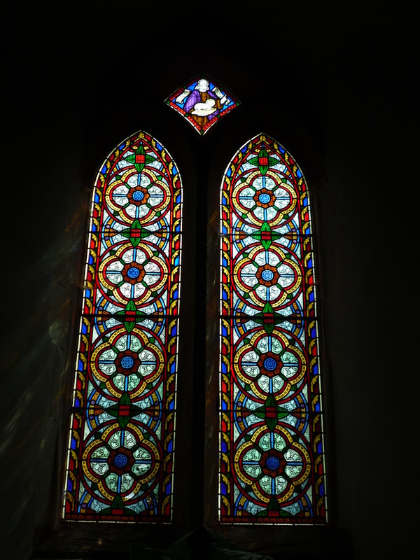 Window inside St. John the Baptist... © Fabian Musto cc-by-sa/2.0 ...