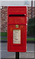 TA1133 : Close up, Elizabeth II postbox on Howdale Road, Hull by JThomas