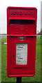 TA0441 : Close up, Elizabeth II postbox on Rowan Avenue, Beverley by JThomas
