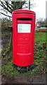 TA0143 : Elizabeth II postbox on Main Street, Leconfield by JThomas
