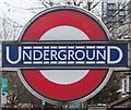 Manor House : London Underground roundel