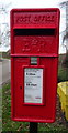 TA1335 : Elizabeth II postbox, Swine by JThomas