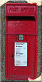TA2726 : Elizabeth II postbox on Southside Road, Halsham by JThomas