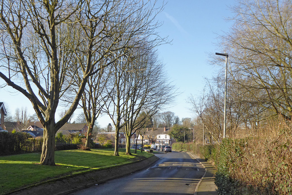 Manor Road in Upper Penn, Wolverhampton © Roger Kidd ccbysa/2.0