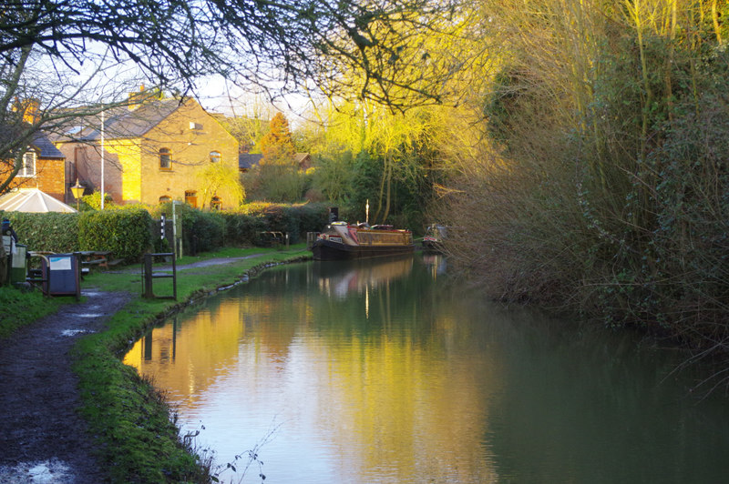 Oxford Canal, Newbold on Avon © Stephen McKay cc-by-sa/2.0 :: Geograph ...