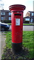 SE5749 : Elizabeth II postbox on Chaloners Road, York by JThomas