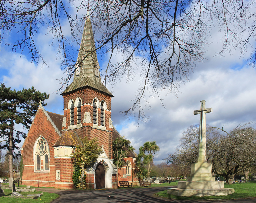 Croydon Cemetery Chapel and Memorial © Des Blenkinsopp cc-by-sa/2.0 ...