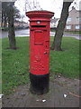 Elizabeth II postbox on Broadstone Way, Bradford