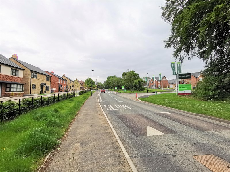 New Housing off Front Street, Dinnington © Chris ccbysa/2.0