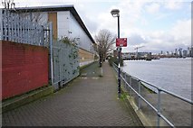 TQ4179 : Thames Path towards Riverside (road) by Ian S