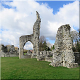 TL8683 : Thetford Priory: remains of the chancel arch by John Sutton