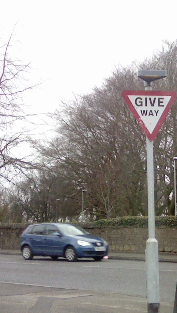 What Does Give Way Sign Mean Uk