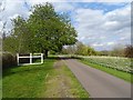 Road approaching Worcestershire Golf Club