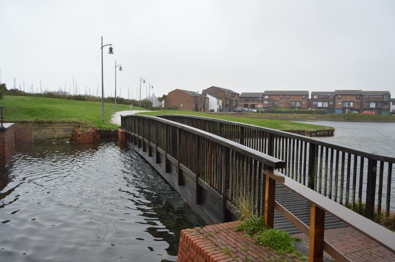 Footbridge © N Chadwick Cc-by-sa/2.0 :: Geograph Britain And Ireland