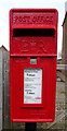 Elizabeth II postbox on York Road, Little Driffield