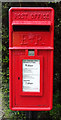 Elizabeth II postbox on the B1252, Sledmere