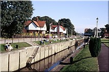 TQ1671 : Teddington Lock on the River Thames by Colin Park