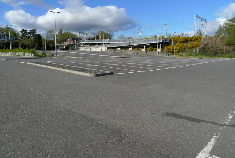 Bishopton railway station car park © Thomas Nugent cc-by-sa/2.0 ...