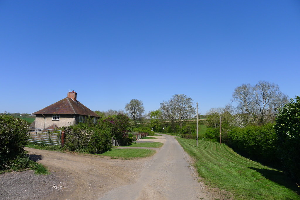 The Midshires Way leaving Shoby on the... © Tim Heaton cc-by-sa/2.0 ...