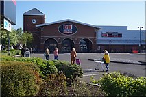 TA1129 : Shoppers queuing at Asda Mount Pleasant, Hull by Ian S