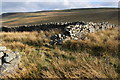 SD8988 : Junction of dry stone walls near High Rigg Well by Luke Shaw