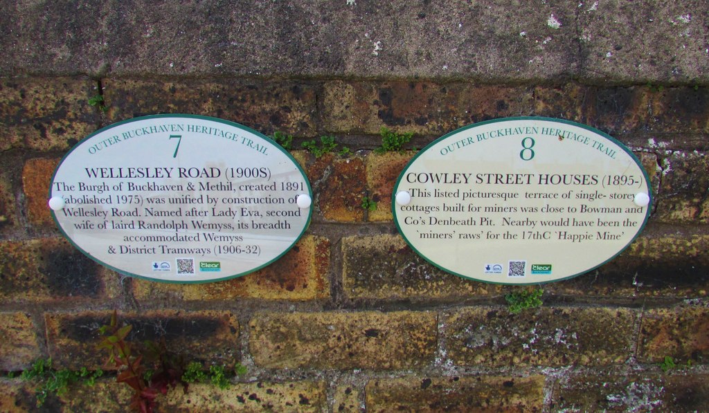 Heritage Trail plaques © Bill Kasman cc-by-sa/2.0 :: Geograph Britain ...