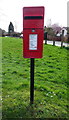 Elizabeth II postbox on Kerry Lane, Elford Heath