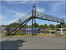 SE3522 : Footbridge by Ramsdens Bridge by Stephen Craven