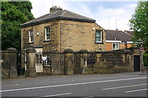 SE1535 : Keighley Road lodge of Bradford Grammar School by Roger Templeman
