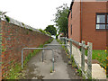 Public footpath from Lynwood Garth to Dixon Lane