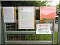 SU8699 : Notices on Gate by Stoney Green Farm by David Hillas